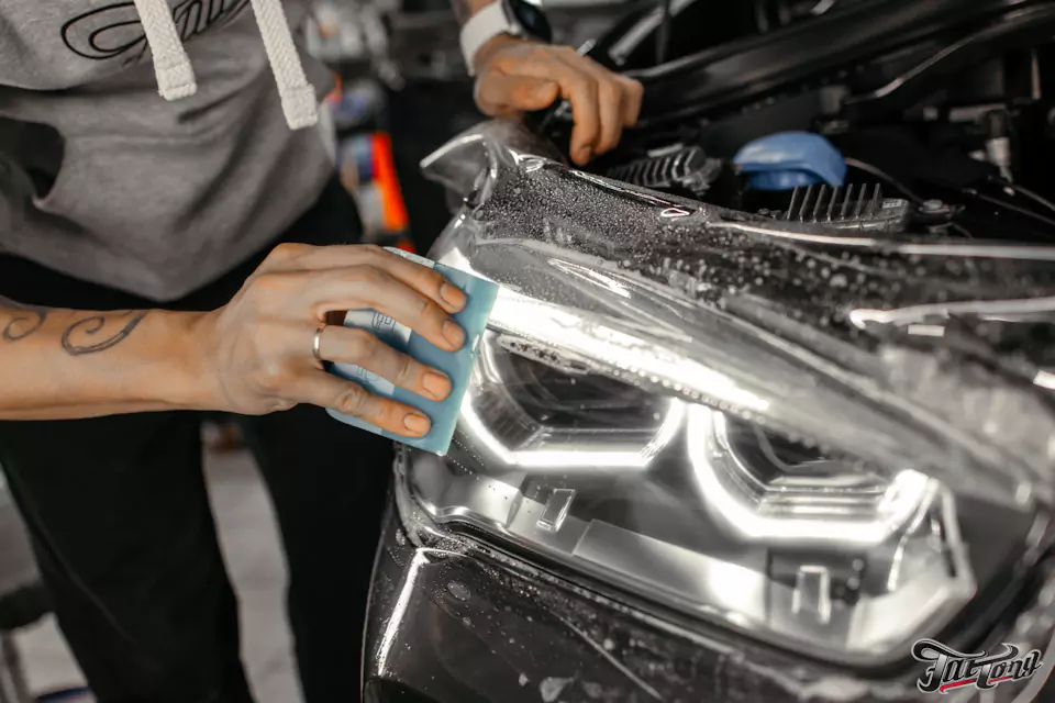 Химчистка салона BMW X1, мойка и консервация подкапотного пространства, полировка и защита фар
